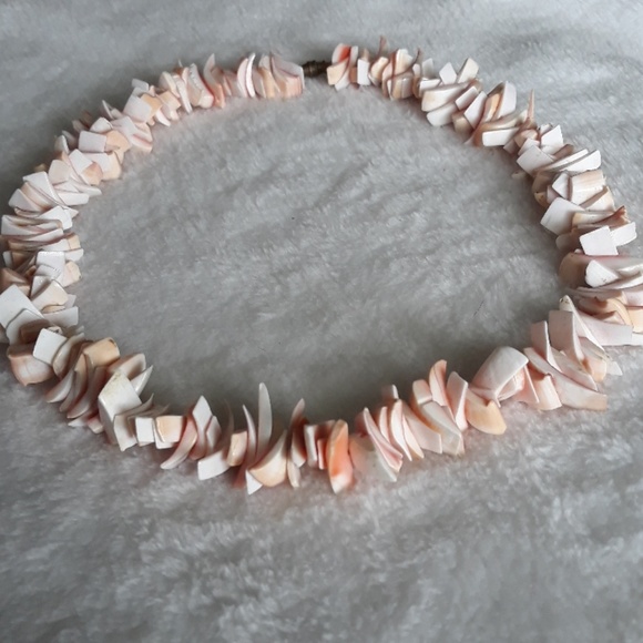 Creamsicle and white colored chunky seashell necklace 18 inches long - Picture 6 of 12